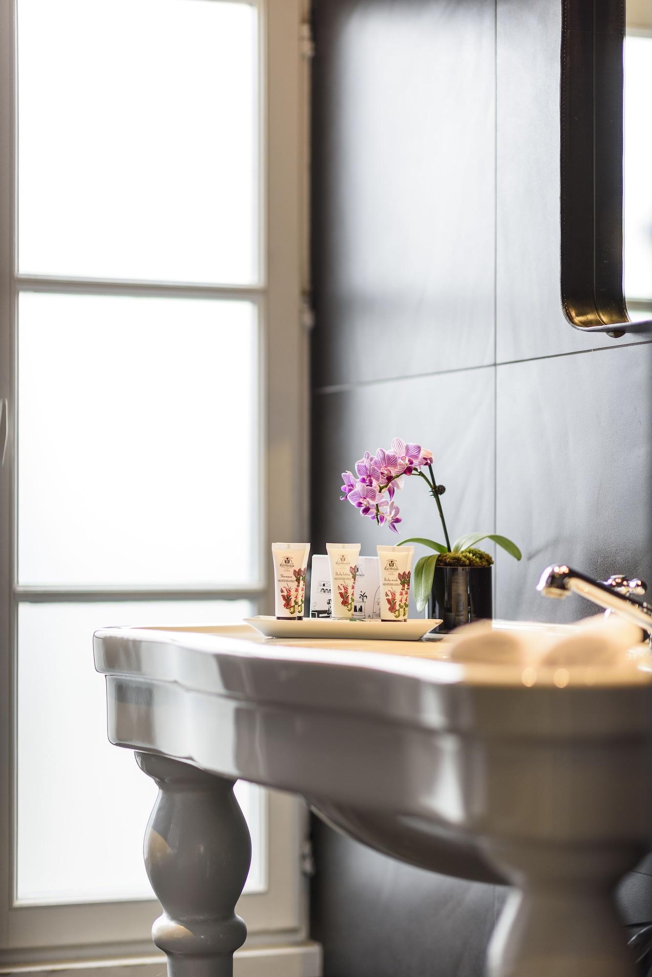 Les Dames Du Pantheon Hotel 4*